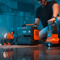 Jackery Explorer 2000 V2